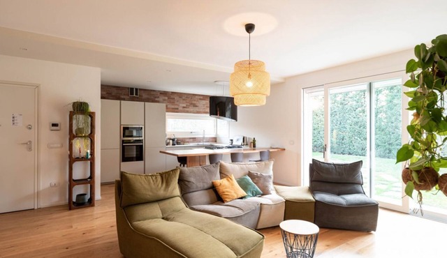GuestHost - Unique villa in a quiet residential neighborhood, just 15 minutes by car from Padova, where you can enjoy the right relaxation away from city life.Ideal for couples or families and for business trips, it is perfect for 4 guests, bright and sp