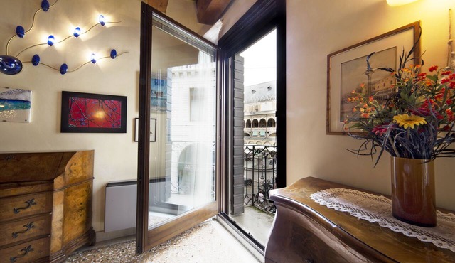 Heart of Padua, Elegant apartment on Piazza delle Erbe & Palazzo della Ragione
