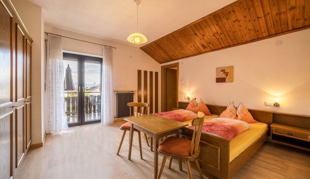 Holiday Apartment "Gantkofel Leilichhof" with Mountain View, Wi-Fi, Balcony & Garden