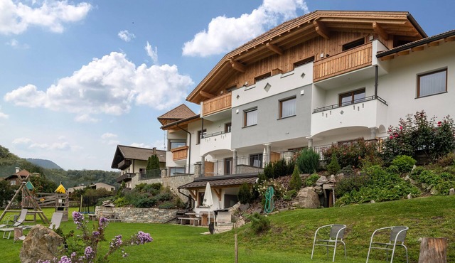 Holiday Apartment "Stefansdorf Wohnung 8" with Mountain View, Wi-Fi, Garden, Balcony and BBQ