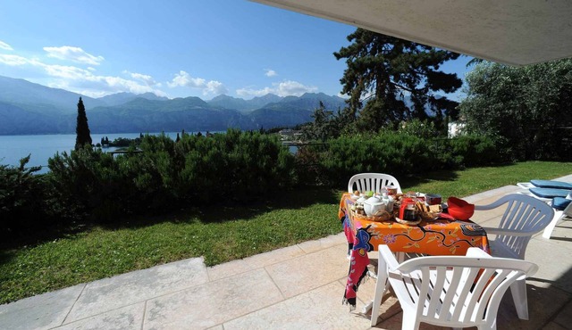 Holiday flat with a view of the Bay of Val di Sogno