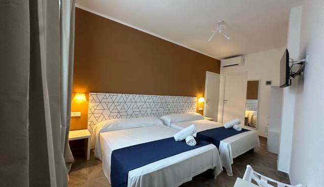 Hotel Link Rho