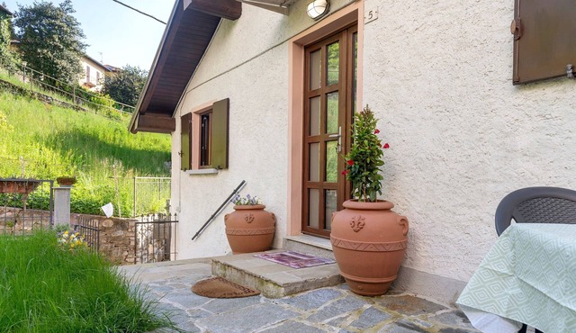 House with Private Garden, Balcony, and Wi-Fi