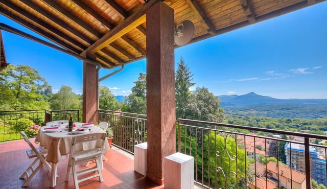 Il Vecchio Faggio: Lake Maggiore view Terrace, Gignese, Italy