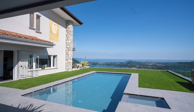VILLA BELLAVISTA - Stunning Lake Garda View & Relaxation