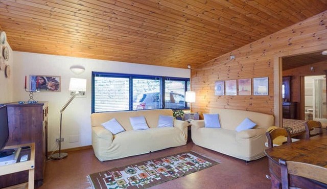 La Rosa: elegant apartment with swimming pool and large park