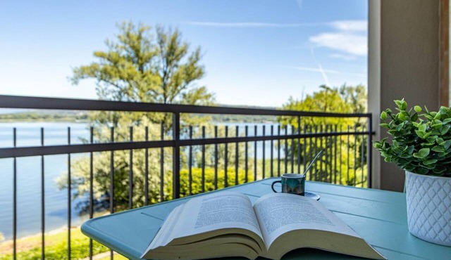 Lake View - Apartment with a terrace overlooking the lake - AC - WiFi