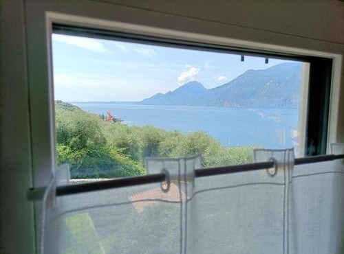 Lake view studio apartment n 13