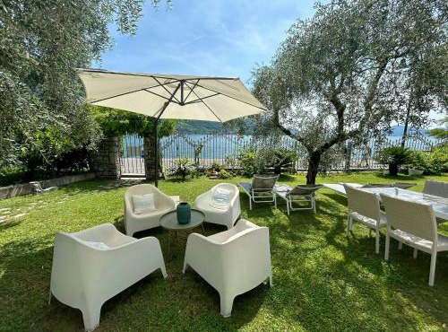 Lakefront House With Garden On Monte Isola