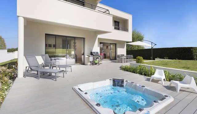 Large architect-designed house near Paris. Ideal for family relaxation in Orgeval