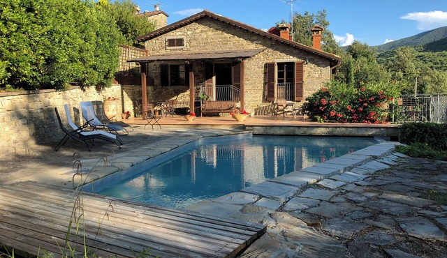 Le Cascate - Traditional Tuscan stone house with Pool in Caprese Michelangelo