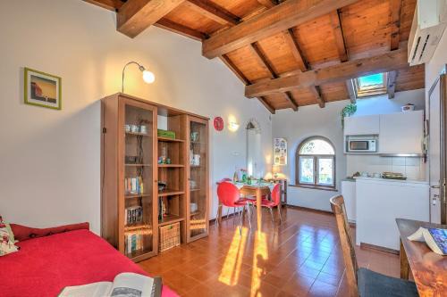 Le Fontane With View Lake - Happy Rentals