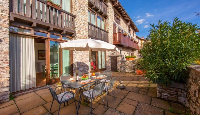 Liano Ginestra-Private Terrace & Parking, Gargnano, Italy