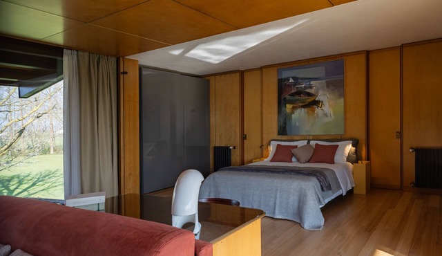 Lotus: architecture country home