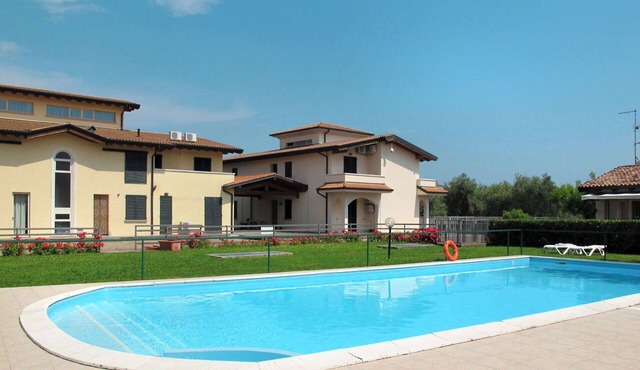 Lovely apartment for 6 people with pool, A/C, WIFI, TV, patio and pets allowed