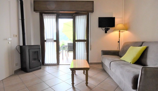Lovely apartment in villa for 5 guests with WIFI, TV, terrace and pets allowed