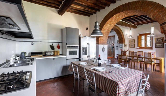 Lovely apartment in villa for 6 guests with WIFI, A/C, TV and veranda, close to Montepulciano