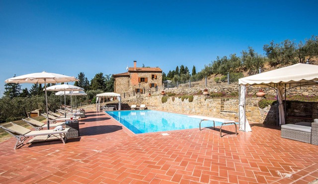 Lovely home in Castiglion F. -AR-