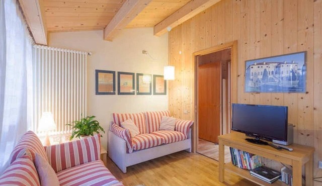 L’Ulivo: spacious apartment surrounded by greenery and pool