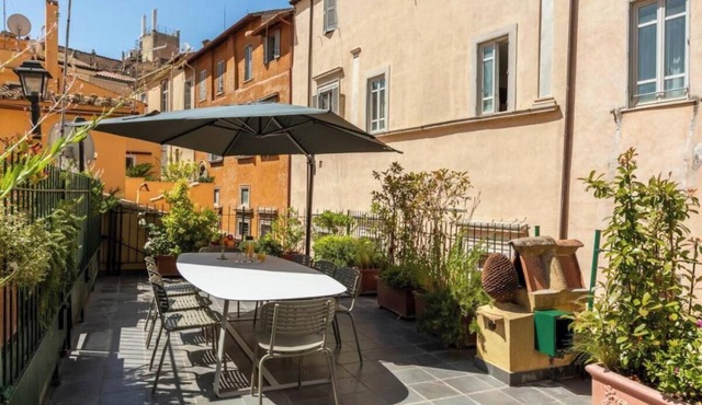 Luxurious Three-Story Palazzetto Near Rome's Top Attractions