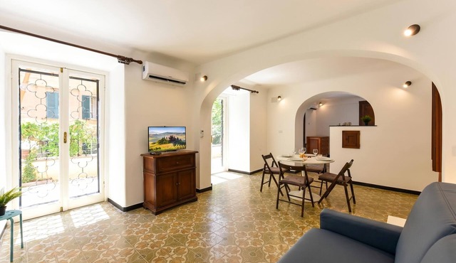 Maisonette Apartment with Outdoor Dining, Genova, Italy