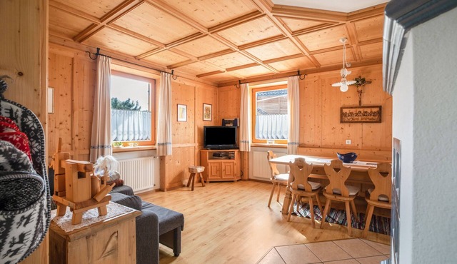 Mendelhaus Holiday Home with Mountain View, Private Garden and Wi-Fi