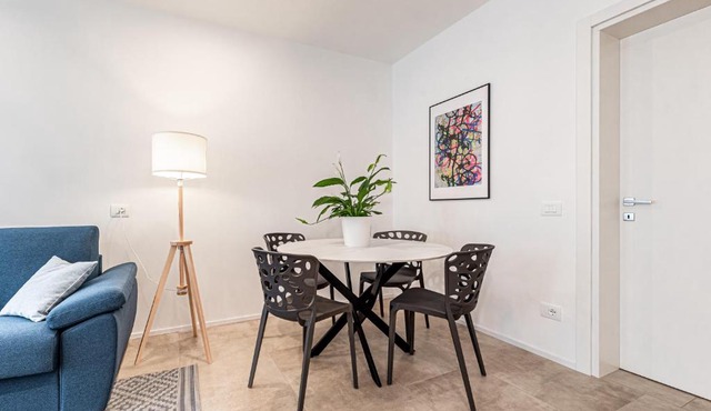 Modern Apartment in Villa with Garden - Easy Parking