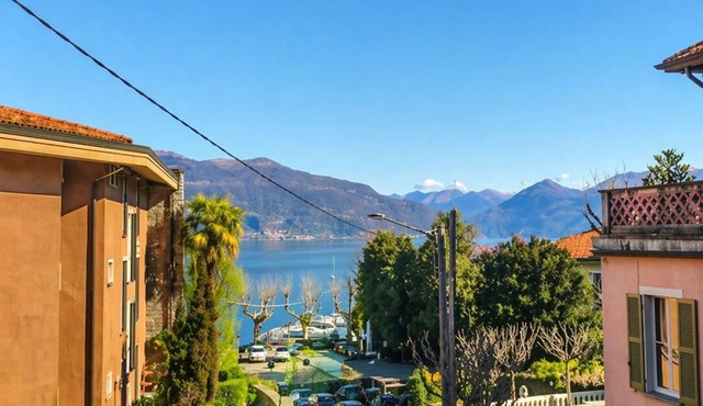 Modern vacation apartment with air conditioning, lake view & top location near the promenade