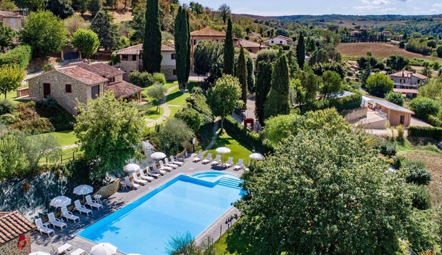 Nice apartment in villa for 8 guests with WIFI, A/C, pool, TV and patio