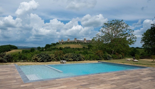 Nice apartment for 4 people with WIFI, A/C, pool, TV and pets allowed, close to Siena