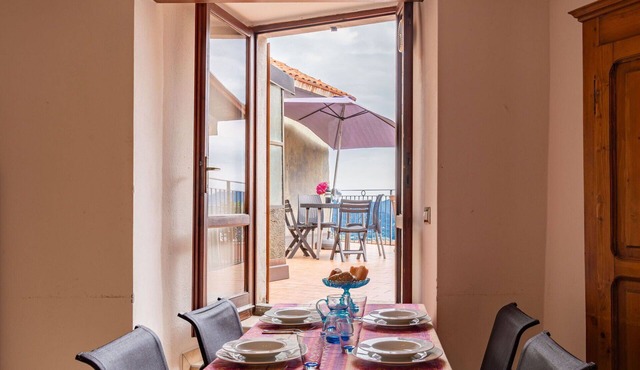 Nice apartment for 5 people with TV, terrace and pets allowed