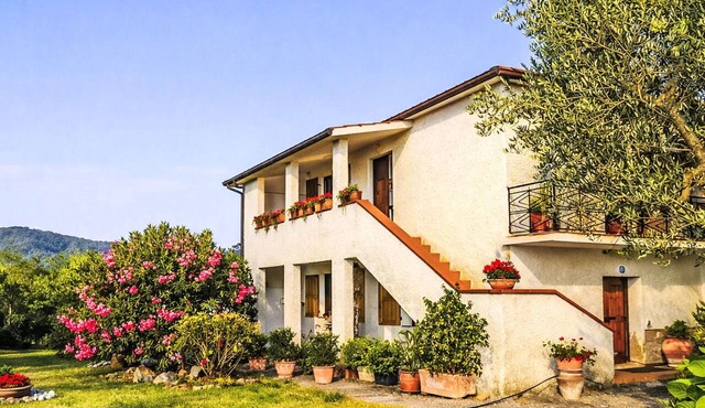 Nice apartment for 4 guests with TV, patio and panoramic view in Collazzone
