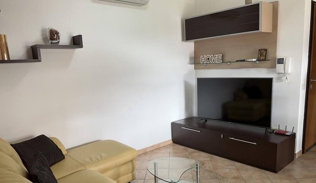 Nice aprtment up to 4 guests just 35 min from Rome. 20 min from sea