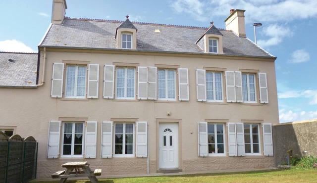 Nice home in Saint-Marcouf with kitchen in Saint-Marcouf