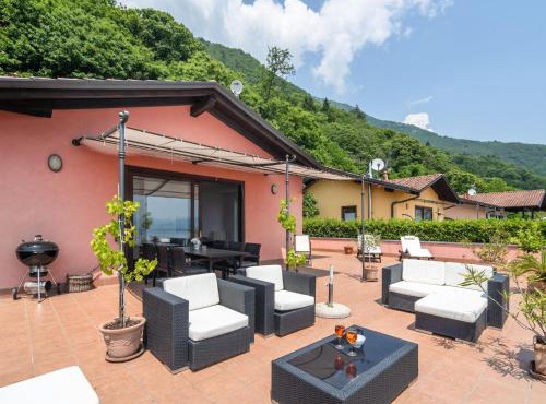 Oggebbio Getaway with Views