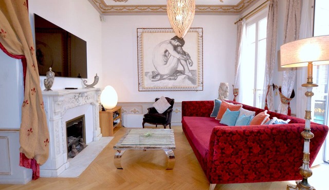 ON MONACO HARBOR, ELEGANT BAROCQUE APARTMENT in Monaco