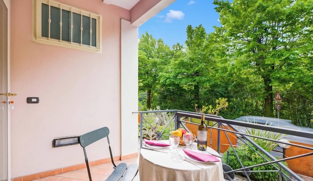 Orange Apartment Desenzano with Wi-fi, Desenzano Del Garda, Italy