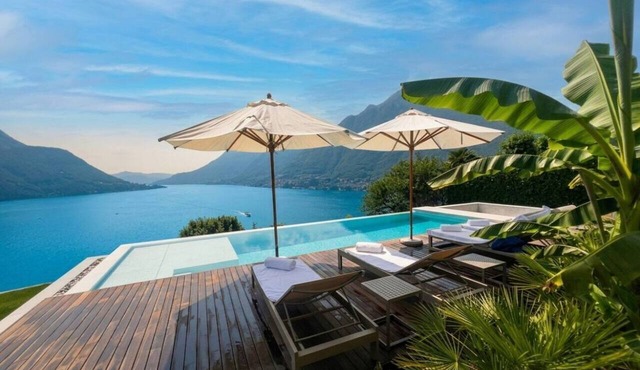 Palazzo Pognana with Infinity Pool and Lake Views