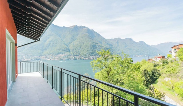 Panoramic Lake Orea Suite 01