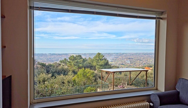 Private Villa with A/C, WIFI, TV, terrace, pets allowed, panoramic view, close to Forte Dei Marmi in Strettoia