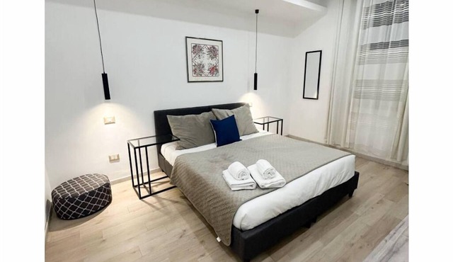 Quiet 3 bed, 3 bath apartment in the heart of Rome. 5 Minutes from the Station