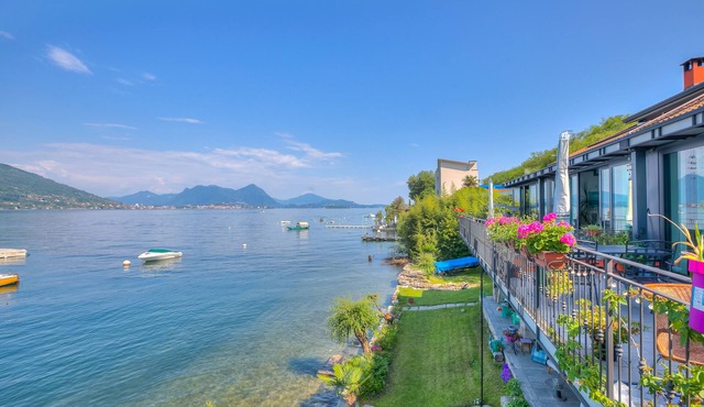 Red House: Beachfront Terrace & Private Beach, Baveno, Italy