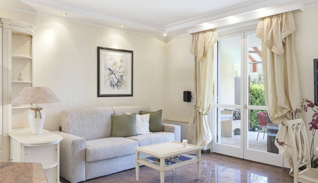 Regarda - Basiliko White Apartment with pool and wifi