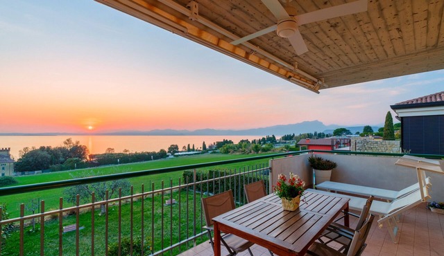 Regarda - Sogno View Apartment with pool and lake view in Lazise