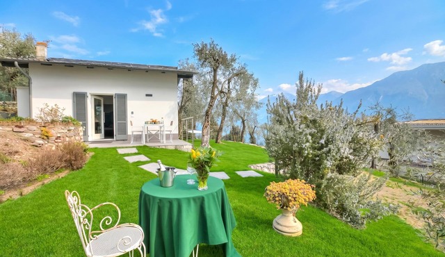 Relais Nanzello Garda Living 2 with Private Garden, Limone sul Garda, Italy