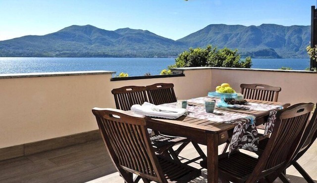 Residence Casa & Vela with private beach, Oggebbio