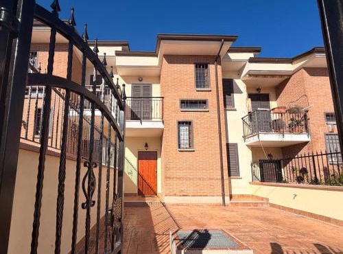 RESIDENZA I GIRASOLI - Spacious private house near the sea, quiet residential area - Lido dei Pini ANZIO