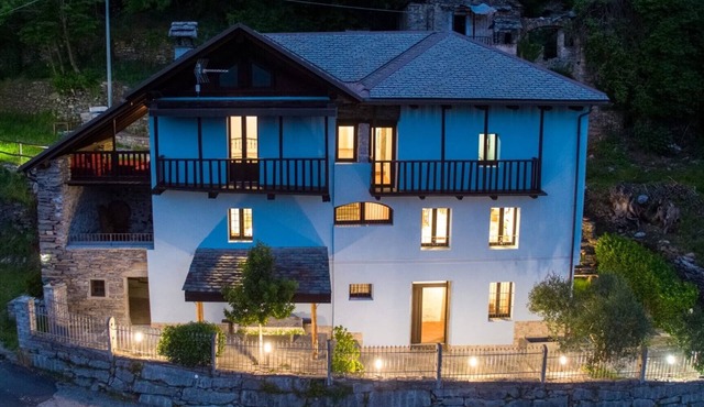 Room 'Anemone' with Mountain View, Shared Garden and Wi-Fi
