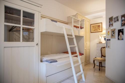 Room GIOVY