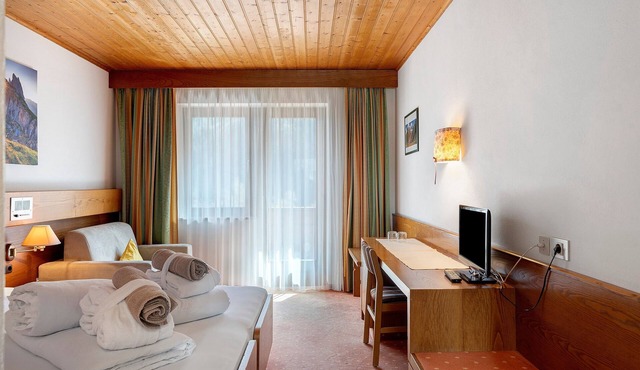 Room 'Komfortzimmer Hotel Pankraz 112' with Mountain View, Shared Terrace & Wi-Fi